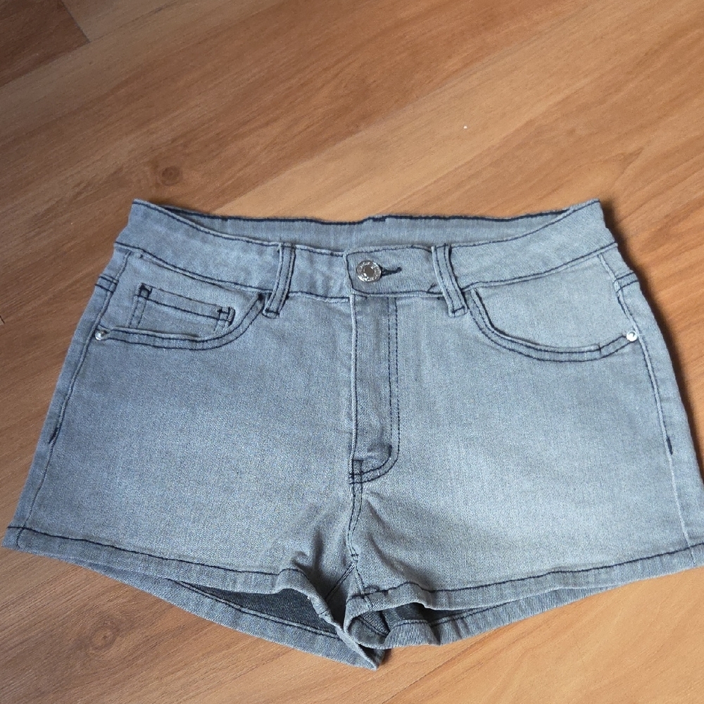 Stylish Gray Women's Denim Shorts